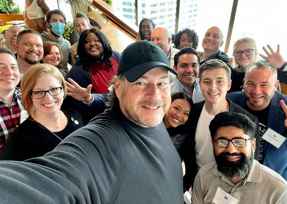 Гендир Saleforce и счастливые сотрудники